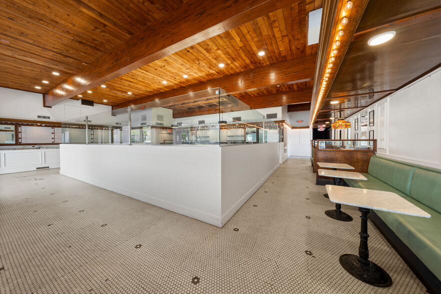 More Photos Of 1586 S Dixie Hwy, Coral Gables Restaurant For Lease