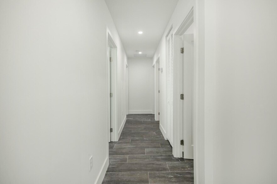 More Photos Of 10370 SW 24th St, Miami Apartments For Sale