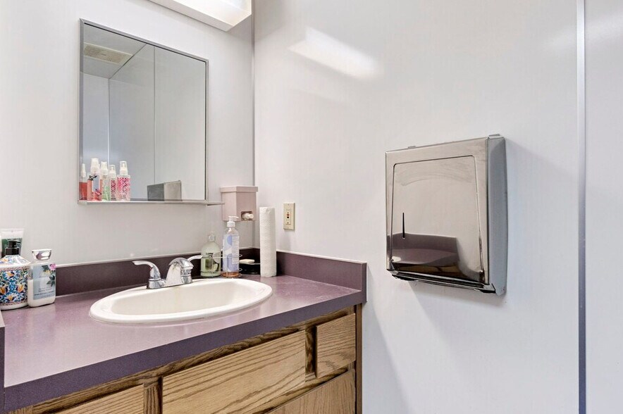 More Photos Of 1260 E Almond Ave, Madera Medical For Sale