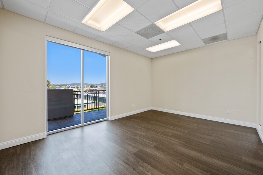 More Photos Of 950 Boardwalk, San Marcos Office For Sale