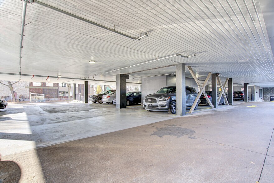 More Photos Of 12421 Boul Lacordaire Montréal N, Montreal-Nord Medical For Sale