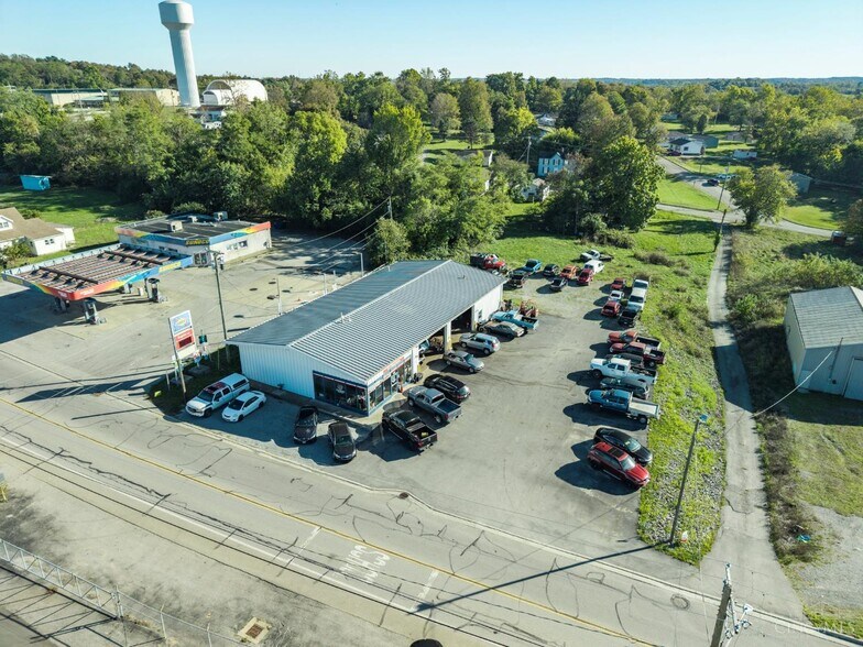 More Photos Of 487 E Main St, Hillsboro Flex For Sale