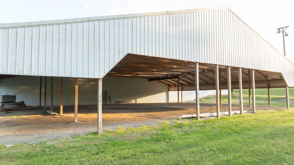 More Photos Of 5830 Highway 231 S, Castalian Springs Showroom For Sale