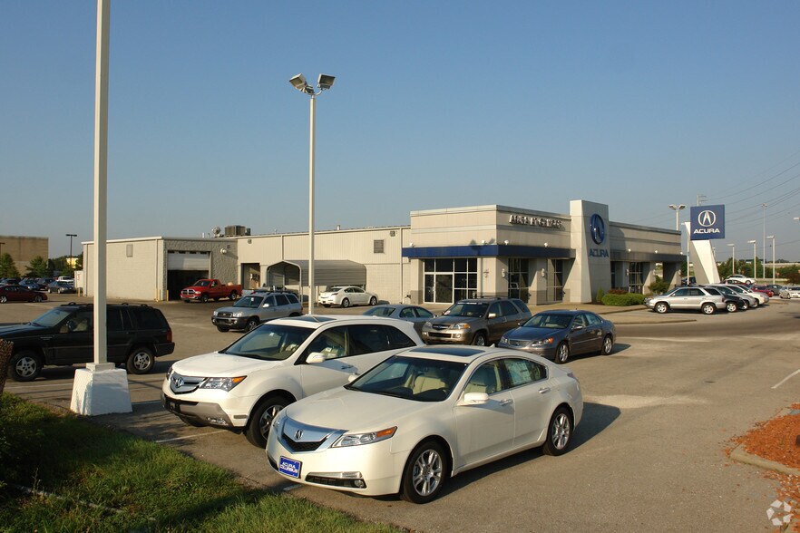 More Photos Of 100 Oxmoor Ct, Louisville General Retail For Sale