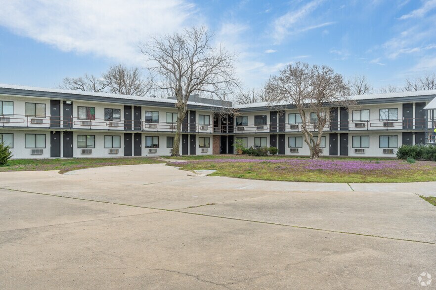 More Photos Of 115 NW Harlem Rd, Kansas City Apartments For Sale