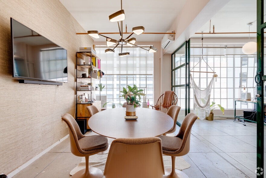 More Photos Of 521-527 W 7th St, Los Angeles Office For Lease