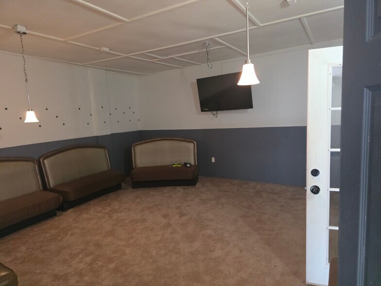 More Photos Of 99-930 Iwaena St, Aiea Warehouse For Lease