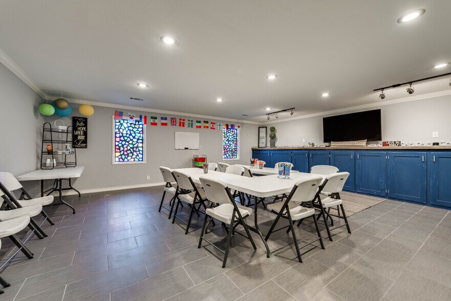 More Photos Of 1001 Austin St, Midland Religious Facility For Sale