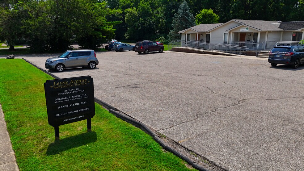 More Photos Of 131 Lewis Ave, Circleville Office For Sale