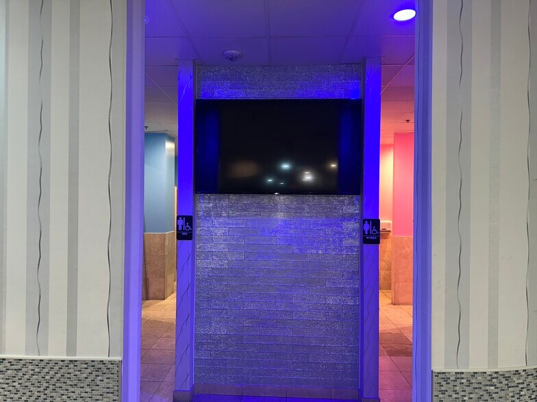 More Photos Of 6401-6445 Raleigh St, Orlando Freestanding For Lease