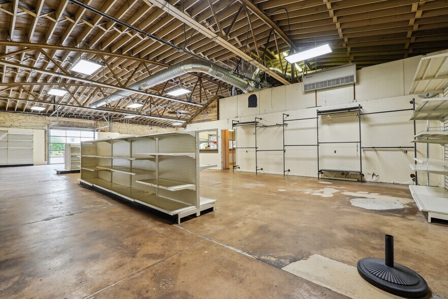 More Photos Of 1186 Clark St, Covington Freestanding For Lease