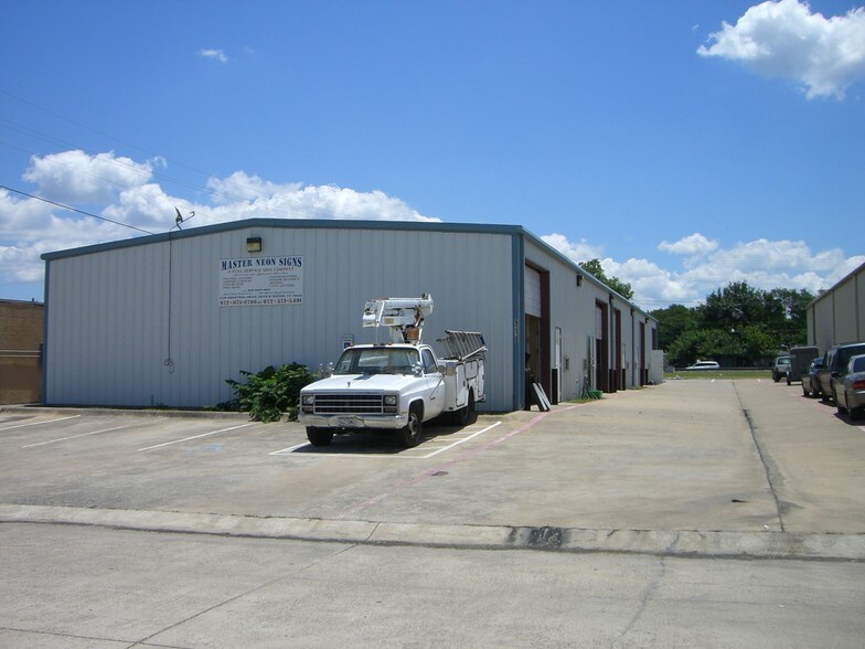 More Photos Of 6318 Industrial Dr, Sachse Warehouse For Sale
