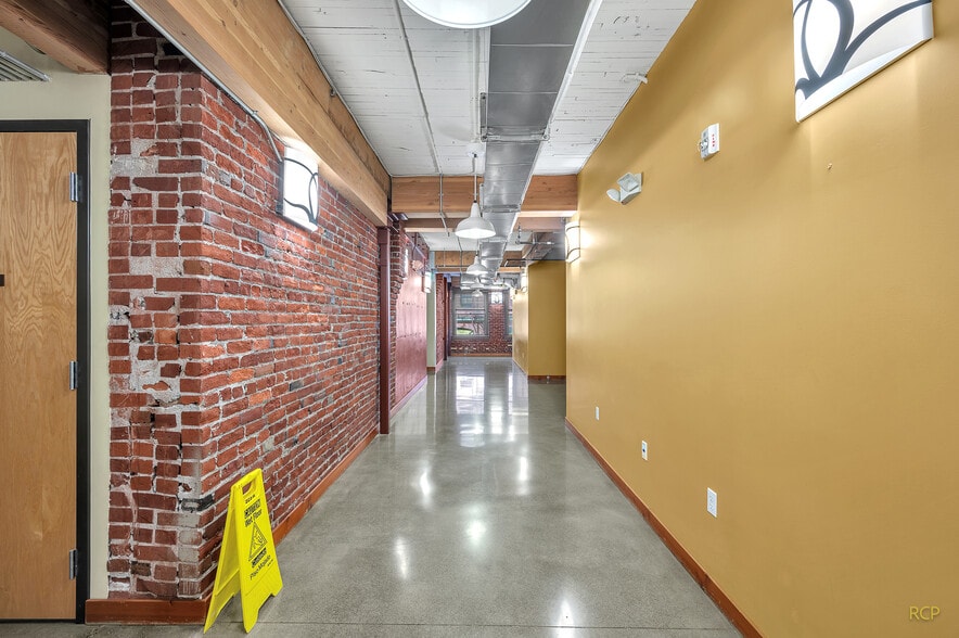 More Photos Of 75 NW Couch St, Portland Medical For Lease