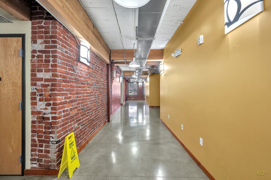 More Photos Of 75 NW Couch St, Portland Medical For Lease