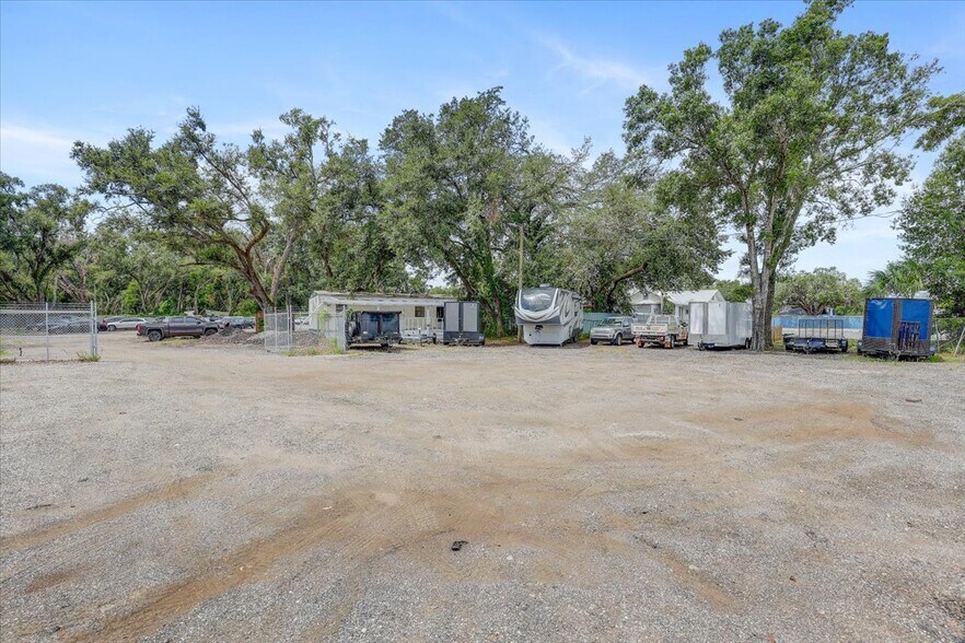 More Photos Of 11309 E US Highway 92, Seffner Flex For Sale