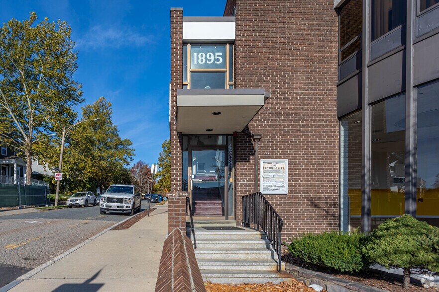 More Photos Of 1895 Centre St, West Roxbury Storefront Retail Office For Lease