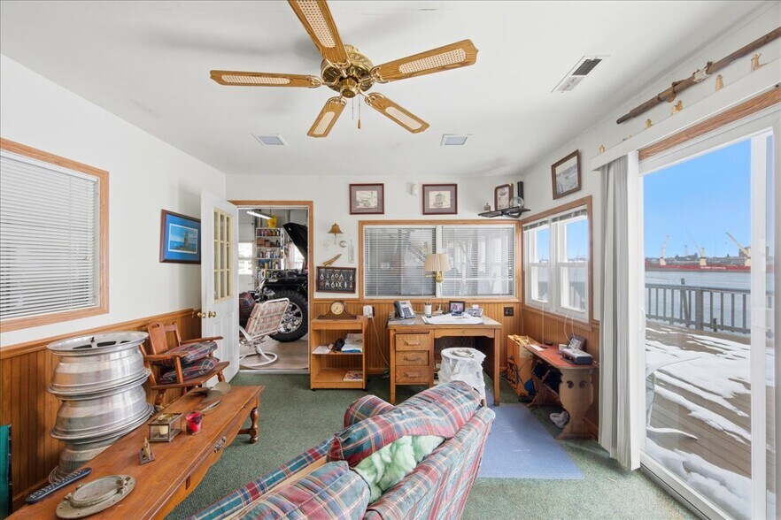 More Photos Of 53 Thames St, Groton Marina For Sale