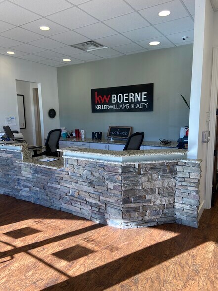 More Photos Of 1018 River Rd, Boerne Storefront Retail Office For Lease