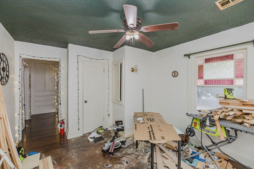 More Photos Of 2808 E Douglas Ave, Wichita Storefront Retail Office For Sale