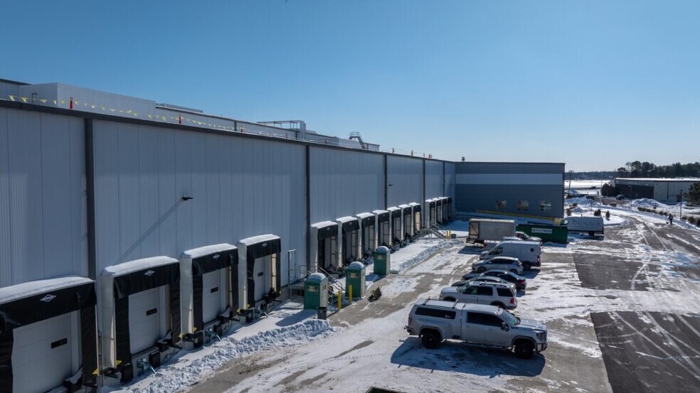 More Photos Of 2100 Smithtown Ave, Ronkonkoma Refrigeration Cold Storage For Lease