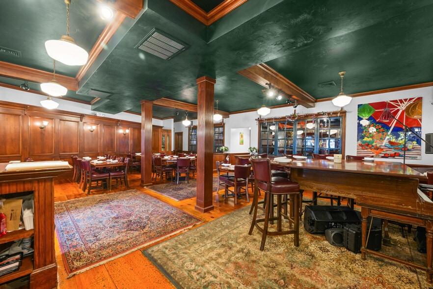 More Photos Of 488 South St, Hyannis Restaurant For Sale