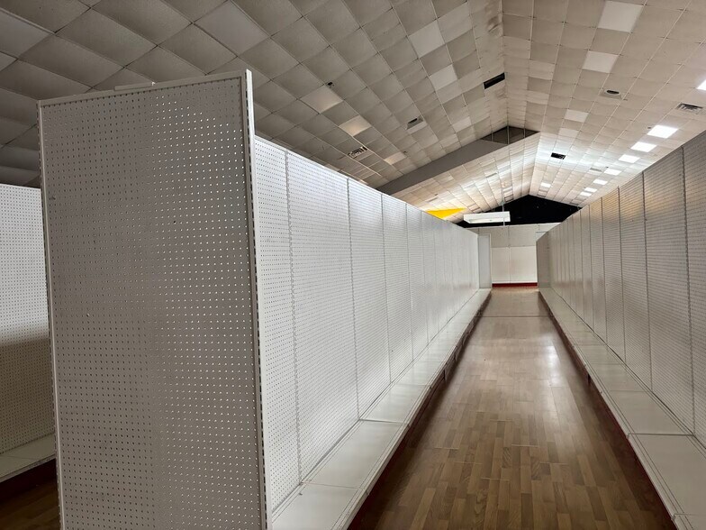 More Photos Of 311 S Range Ave, Denham Springs General Retail For Sale