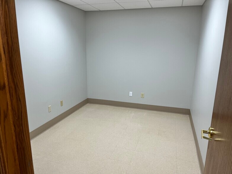 More Photos Of 365 Riffel Rd, Wooster Office For Lease