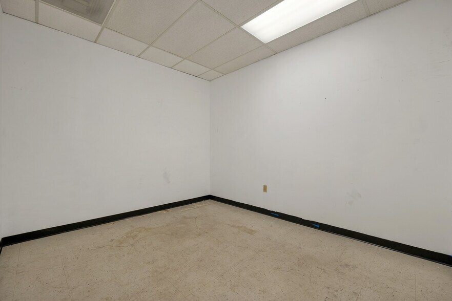 More Photos Of 41 Simon St, Nashua Flex For Lease