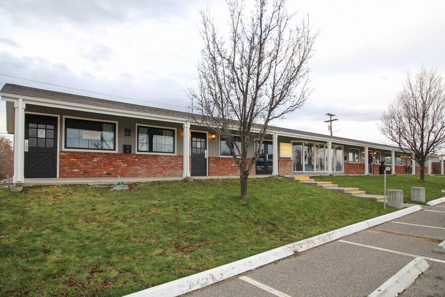 More Photos Of 2417 W Kennewick Ave, Kennewick Restaurant For Lease