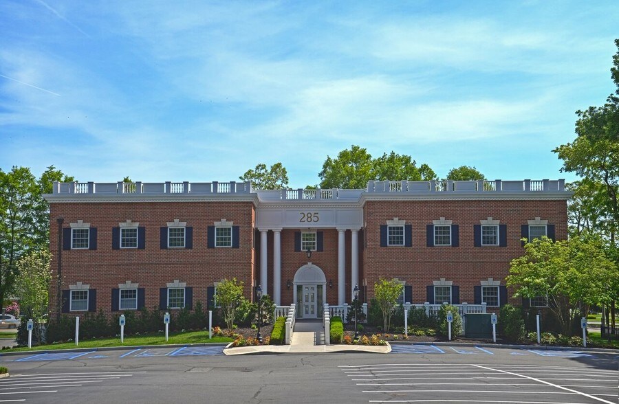 More Photos Of 285 Middle Country Rd, Smithtown Medical For Lease