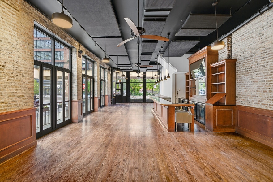 More Photos Of 1023 W Lake St, Chicago General Retail For Lease