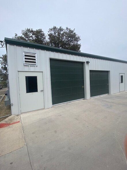 More Photos Of 1706 Dungan Ln, Austin Unknown For Lease