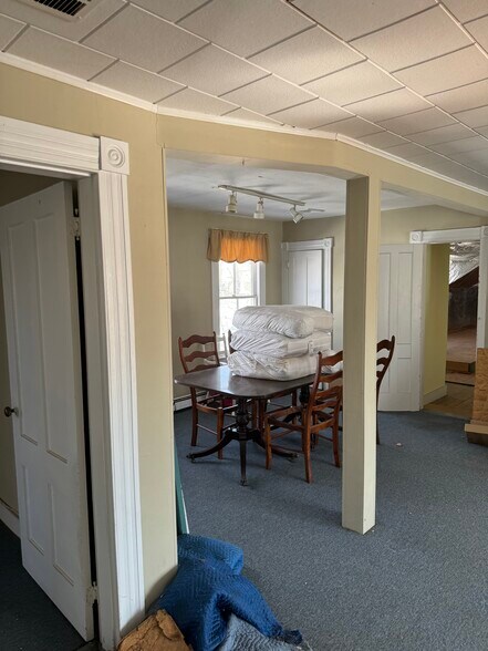 More Photos Of 142 Main St N, Southbury General Retail For Sale