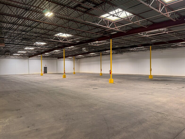 More Photos Of 10841 Pellicano Dr, El Paso Distribution For Lease