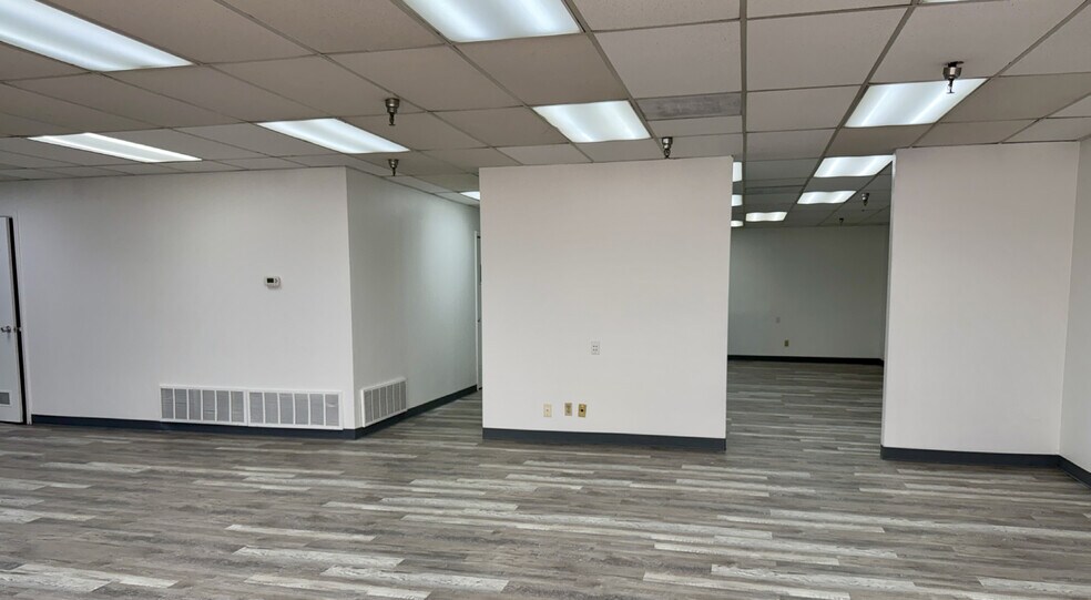 More Photos Of 2939-2969 Reward Ln, Dallas Industrial For Sale