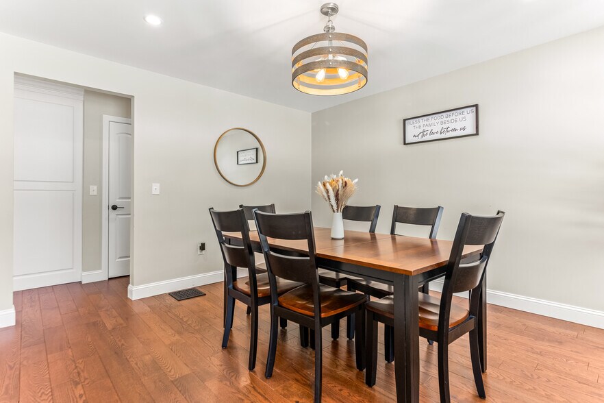 More Photos Of 83 King Rd, Chichester Apartments For Sale