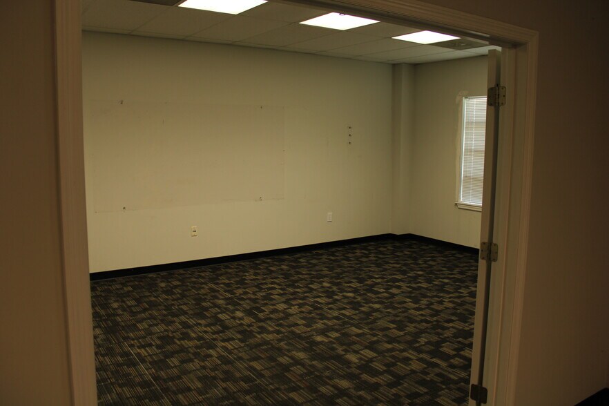 More Photos Of 499 Jessen Ln, Charleston Industrial For Lease