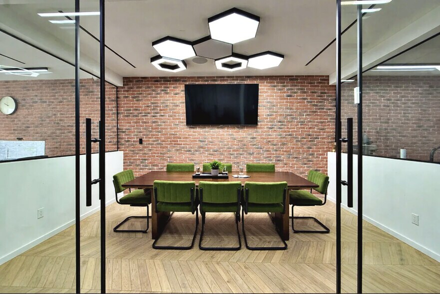 More Photos Of 989 Halsey St, Brooklyn Apartments For Lease