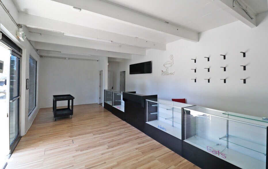 More Photos Of 1604-1628 Main St, Springfield Freestanding For Lease