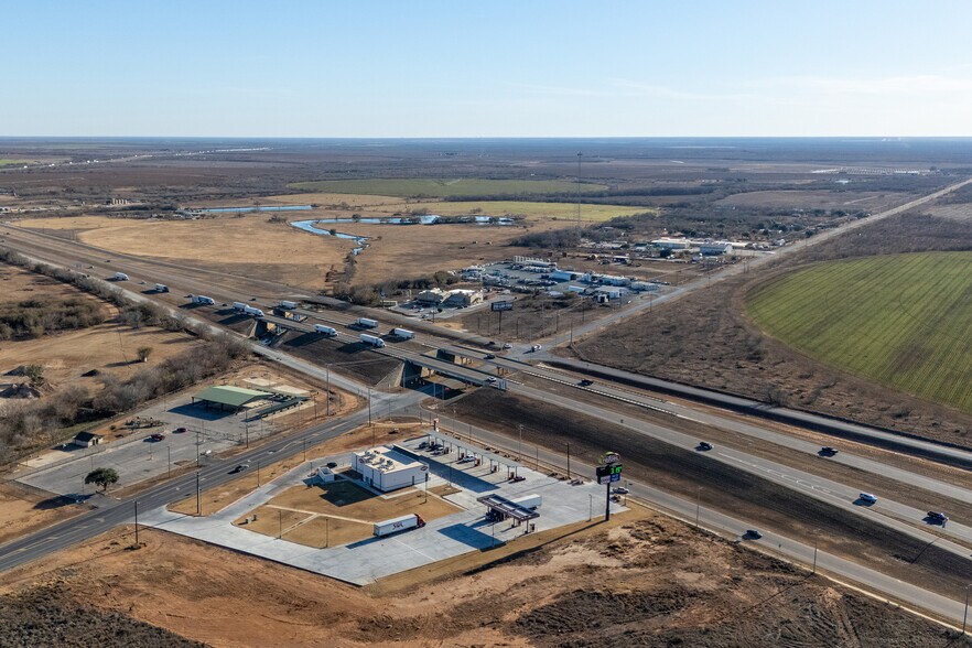 More Photos Of 967 S Interstate 35, Pearsall General Retail For Sale