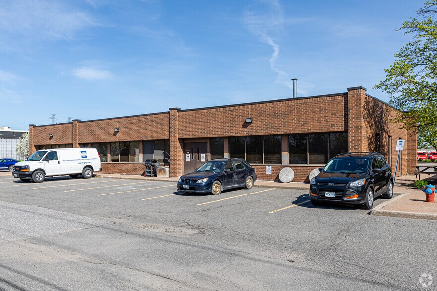 More Photos Of 179 Colonnade Rd, Nepean Office For Lease