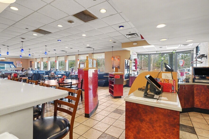 More Photos Of 1222 N US 23, East Tawas Restaurant For Sale