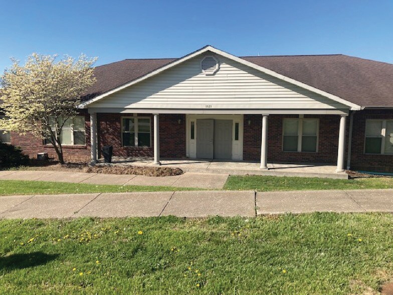 More Photos Of 1821 Sherman Dr, Saint Charles Medical For Sale