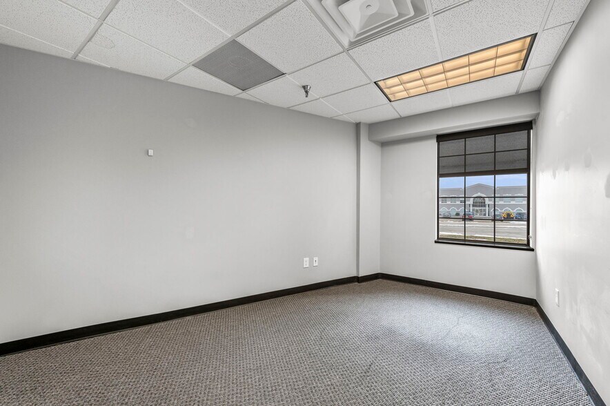 More Photos Of 3730 S Elizabeth St, Independence Medical For Lease