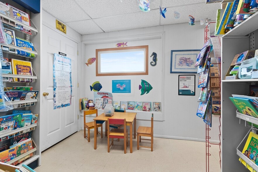 More Photos Of 302 Collins Ave, Oconto General Retail For Sale