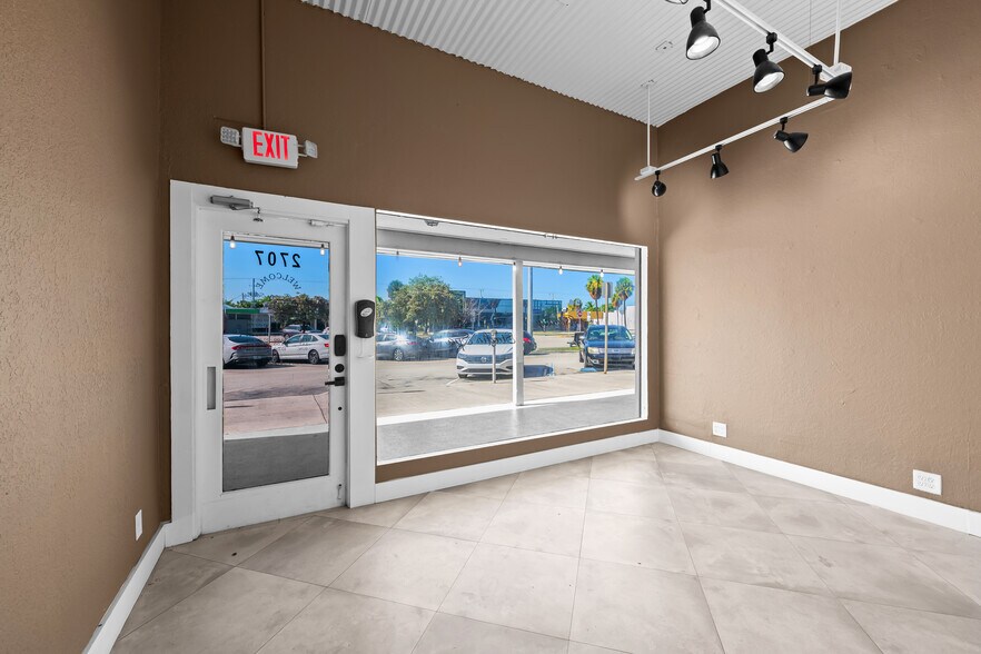 More Photos Of 2701-2709 E Oakland Park Blvd, Fort Lauderdale Storefront Retail Office For Lease