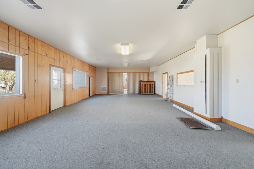 More Photos Of 210 Miles Ave, Clyde Park Specialty For Sale