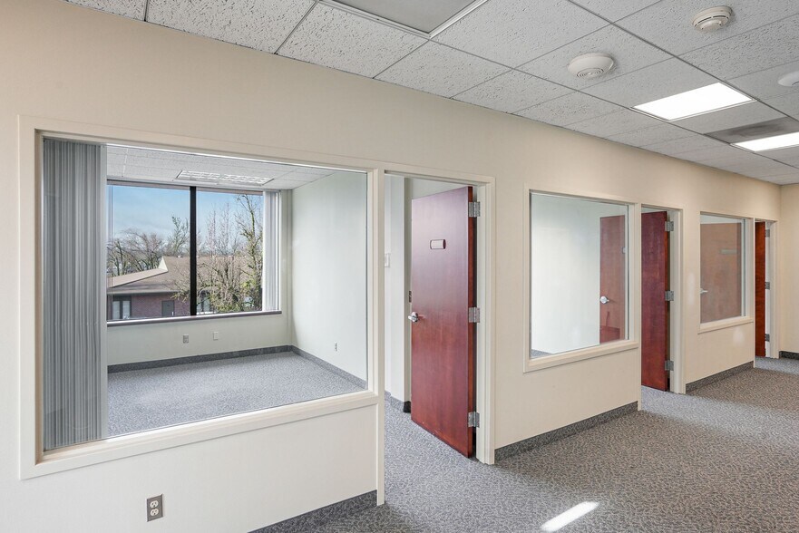 More Photos Of 2965 Ryan Dr SE, Salem Medical For Sale