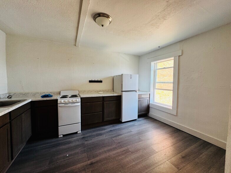 More Photos Of 118 N Main St, Livingston Storefront Retail Residential For Sale