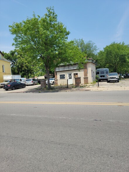 More Photos Of 409 Lake St, Maywood Freestanding For Sale